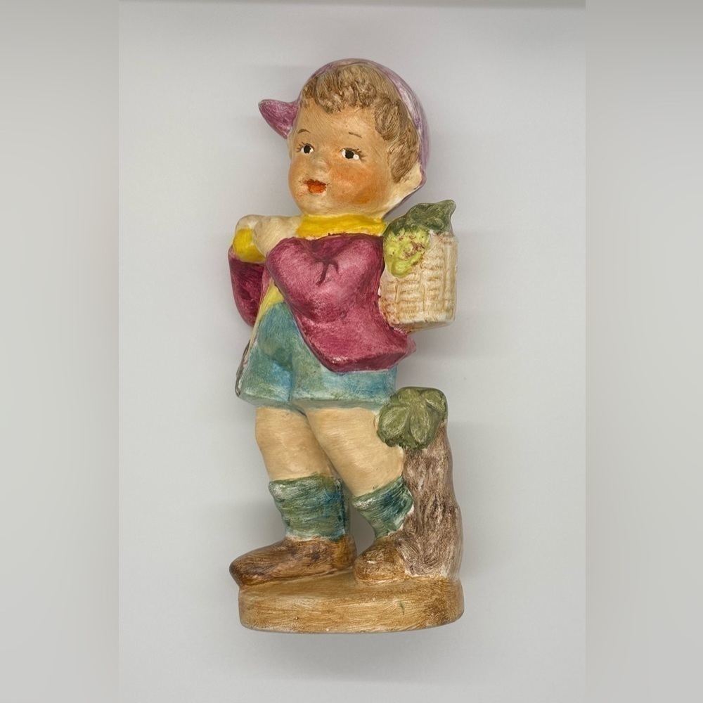 Vintage 1940s Child with Basket Ceramic Figurine - Picture 6 of 7